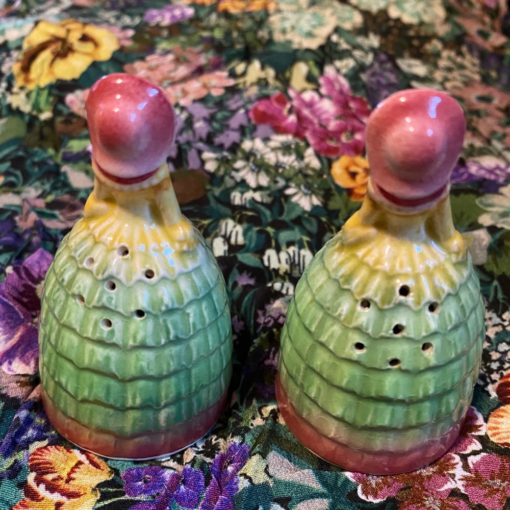 GONE WITH THE WIND Styled Victorian Girls in Pastels Salt & Pepper Set